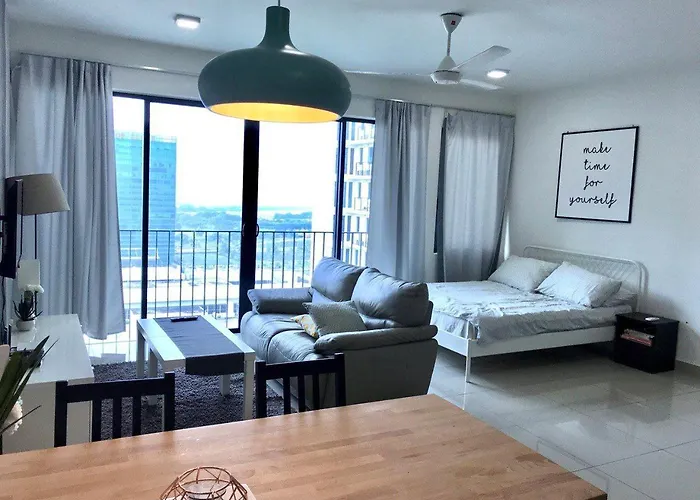 Netflix Wifi Cozy Homestay Trefoil Setia Alam Shah Alam 沙亚南舒适温馨日租民宿