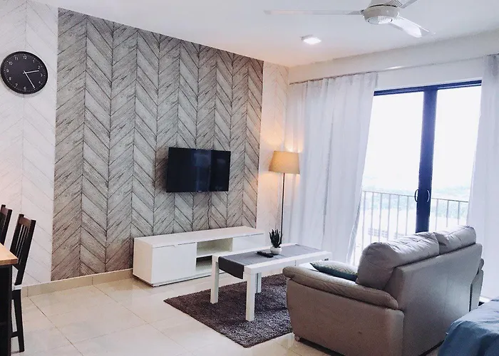 Netflix Wifi Cozy Homestay Trefoil Setia Alam Shah Alam 沙亚南舒适温馨日租民宿